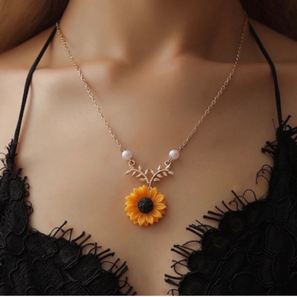 HOST PICK _Gold Leaf Sunflower